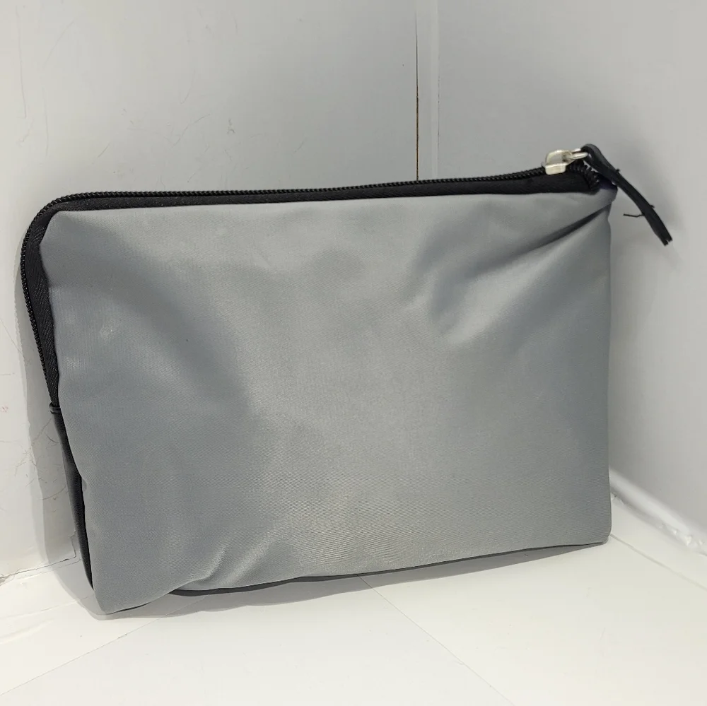TUMU DELTA ONE AMENITY COSMETIC POUCH SILVER